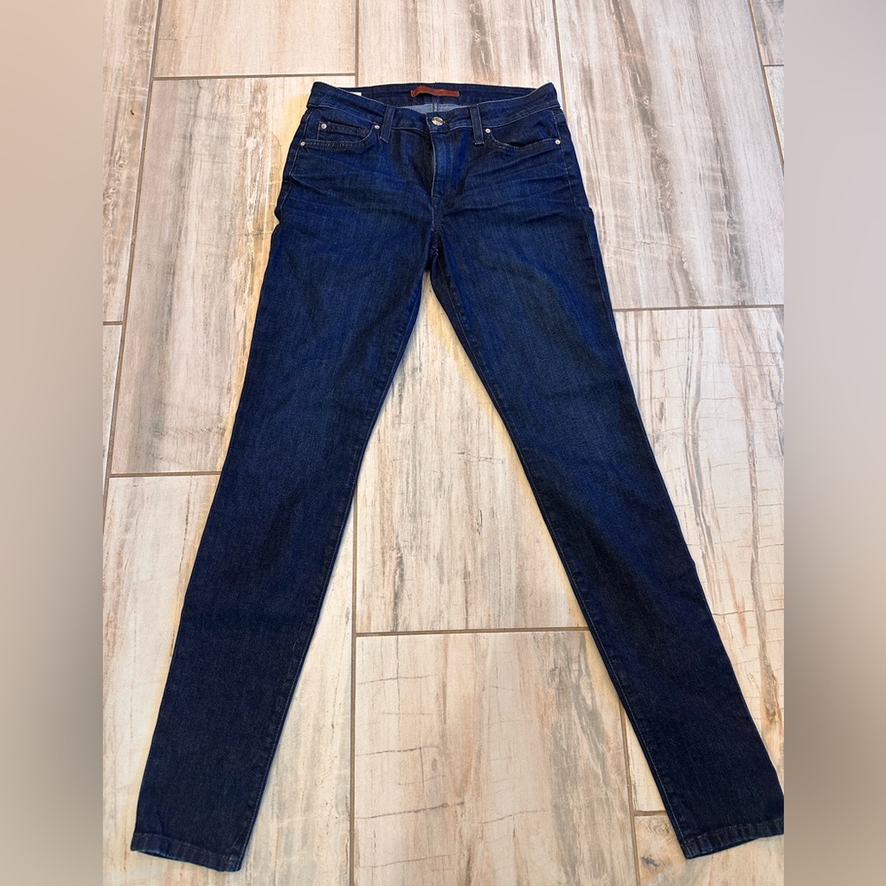 Joe's Jeans- “The Honey” 28
Dark Blue Skinny Jeans for curvey skinny - NWOT